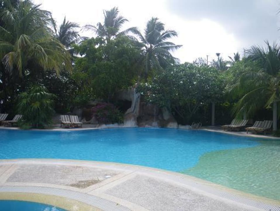 Der Pool im Spa-Bereich Kuramathi Maldives