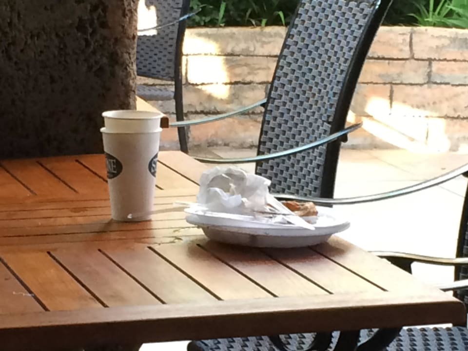 Nicht aufgeräumte Tische Royal Alhambra Palace