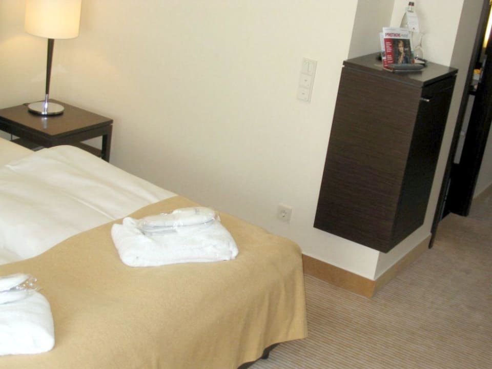 Zimmer 605 Blick vom Fenster ins Zimmer Steigenberger Hotel de Saxe