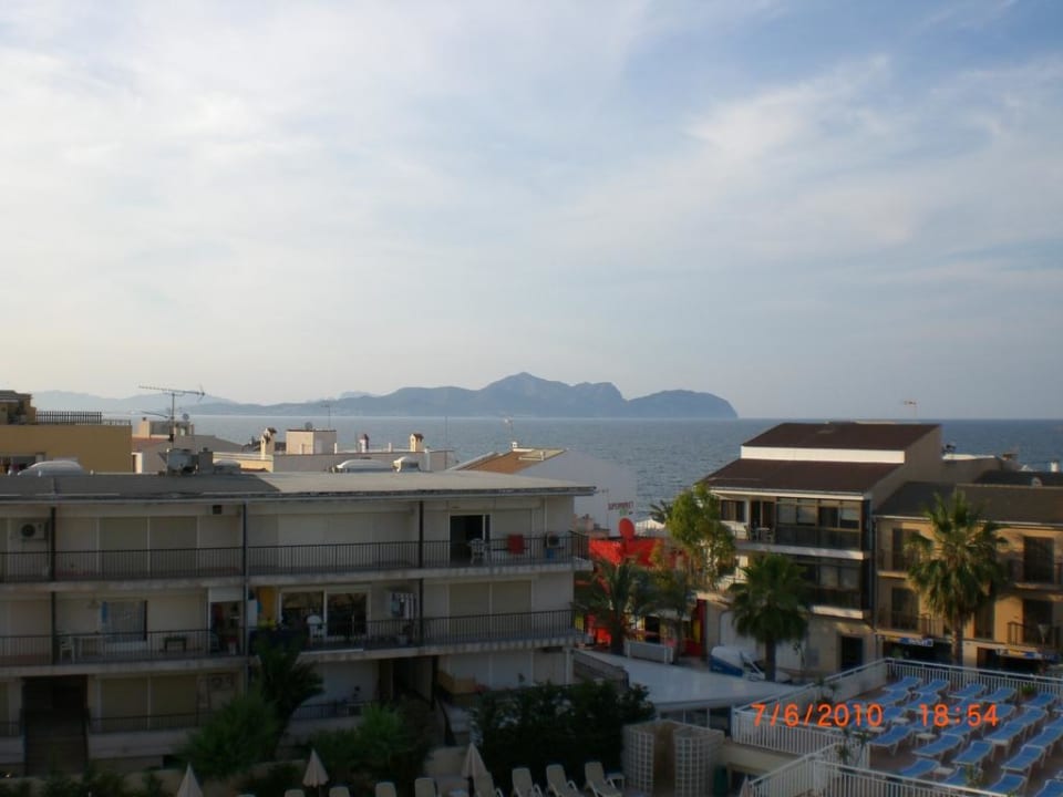 Blick aus der 4. Etage Richtung Port d'Alcudia Caprice Janeiro Hotel & Spa
