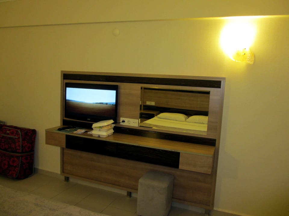 TV Royal Beach Club Hotel