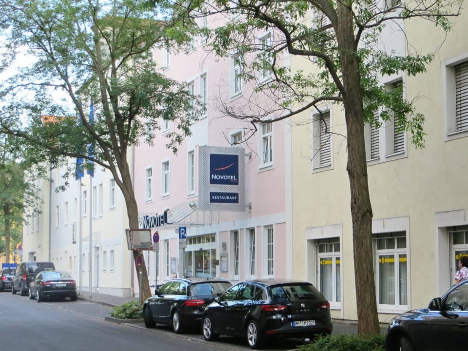 Eingang Dorint Hotel Würzburg