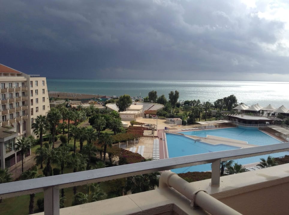 Gleich kommt der Regen Kaya Belek Hotel