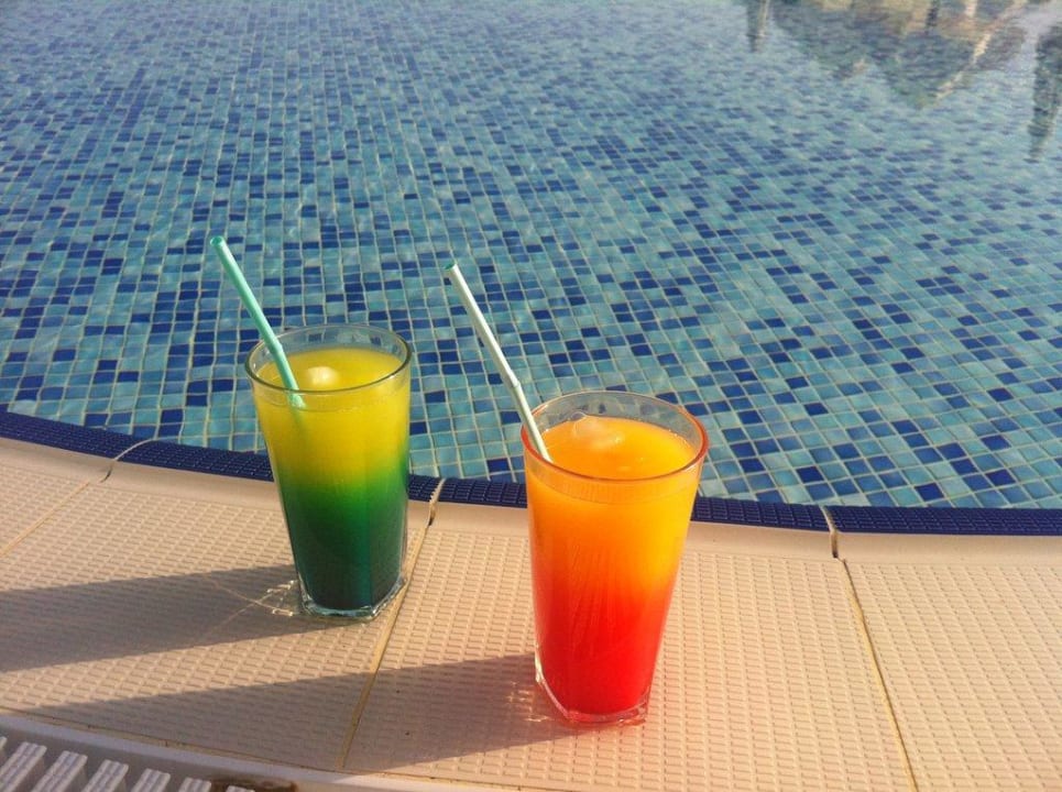Cocktails von der Poolbar Gold Island Selected