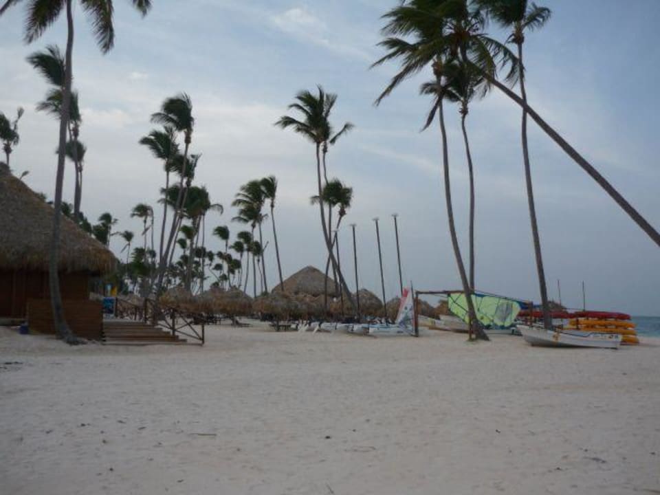 links Handtuchausgabe Dreams Royal Beach Punta Cana