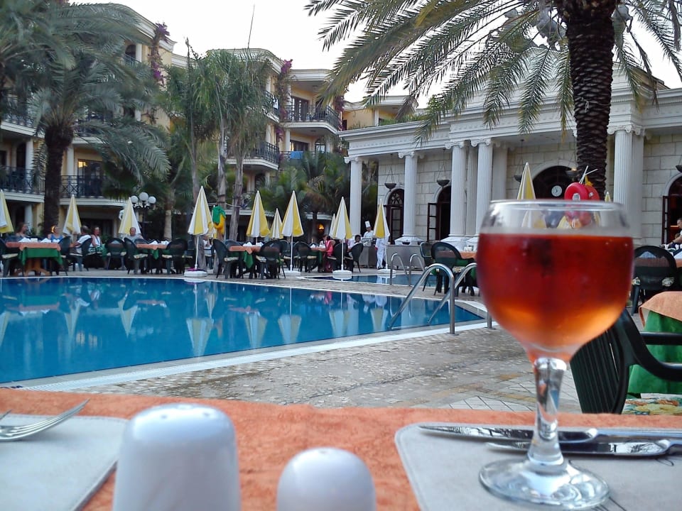 Abendessen am Pool Hotel Yetkin