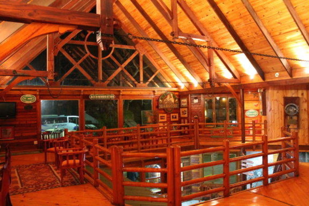 Lobby vollkommen in Holz gestaltet The Graywood Hotel