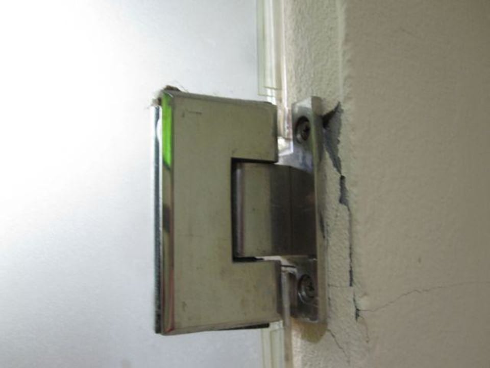 Zustand Badezimmertür Hotel Lanta Klong Nin Beach Resort