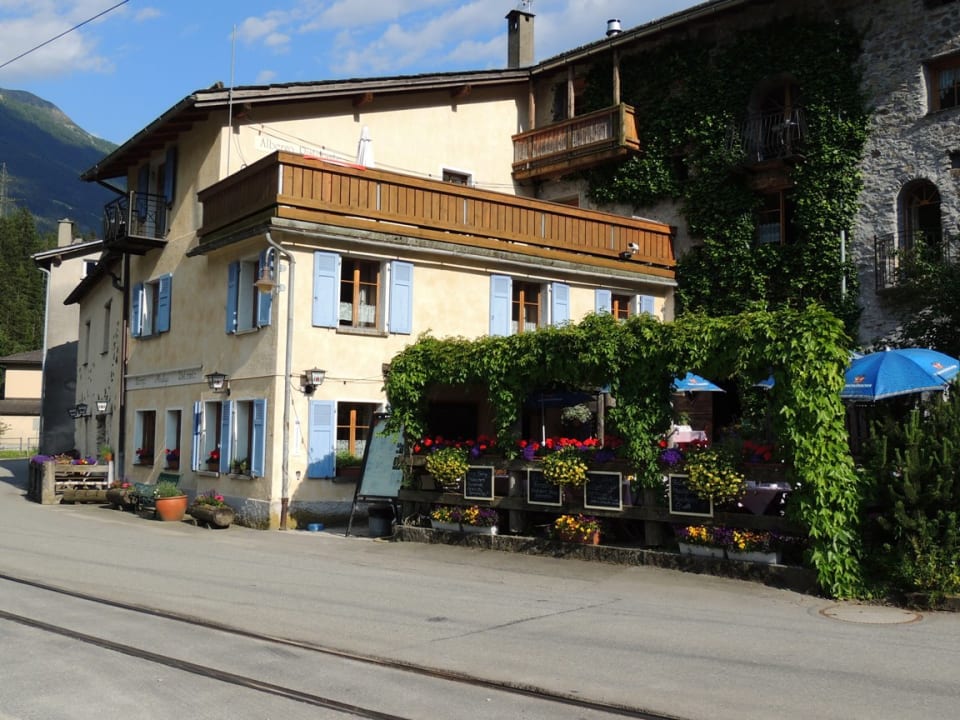 Außenansicht Hotel Albergo Miralago