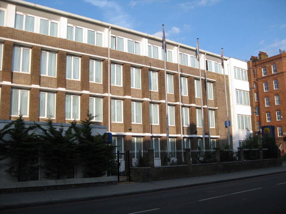 Blick von der Straße auf das Hotel Holiday Inn Express London - Vauxhall Nine Elms