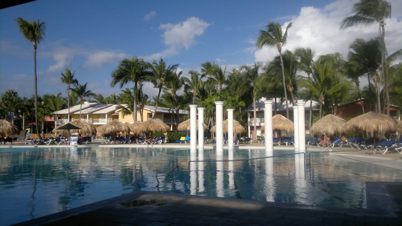 Poolanlage am Hautrestaurant Grand Palladium Punta Cana Resort & Spa