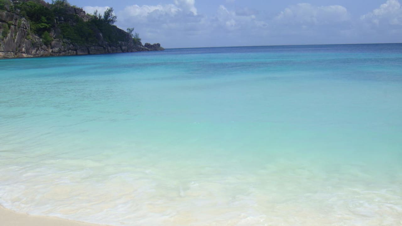 Пляж Four Seasons Resort Seychelles