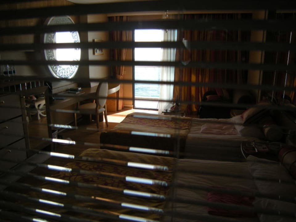 Blick aus der Badewanne ins Zimmer Granada Luxury Okurcalar