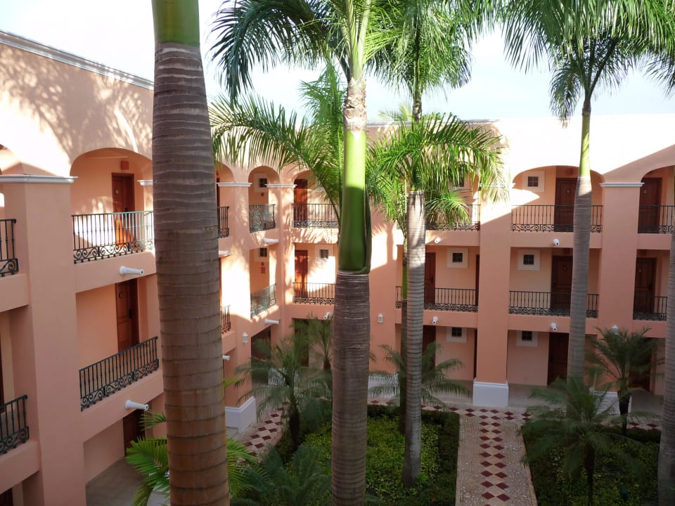 Der schöne Innenhof von unserem Haus Iberostar Selection Hacienda Dominicus