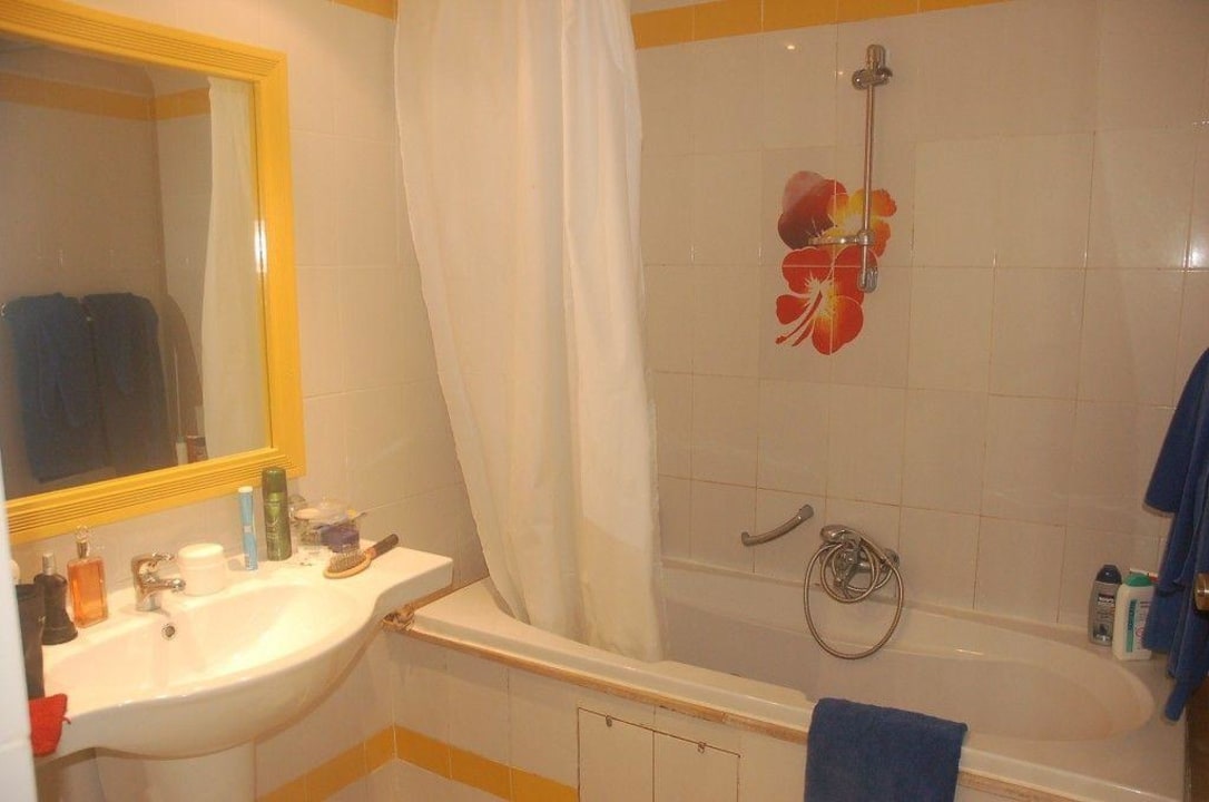 Bad Hotel African Queen