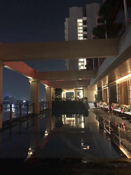 Pool Lancaster Bangkok