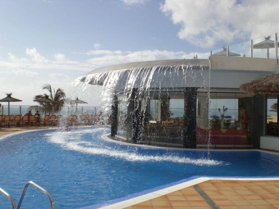 Da hinter ist die Poolbar allsun App.-Hotel Barlovento