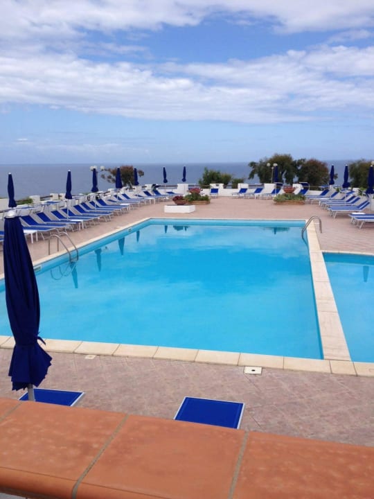 Blick auf den Pool Villaggio Calispera