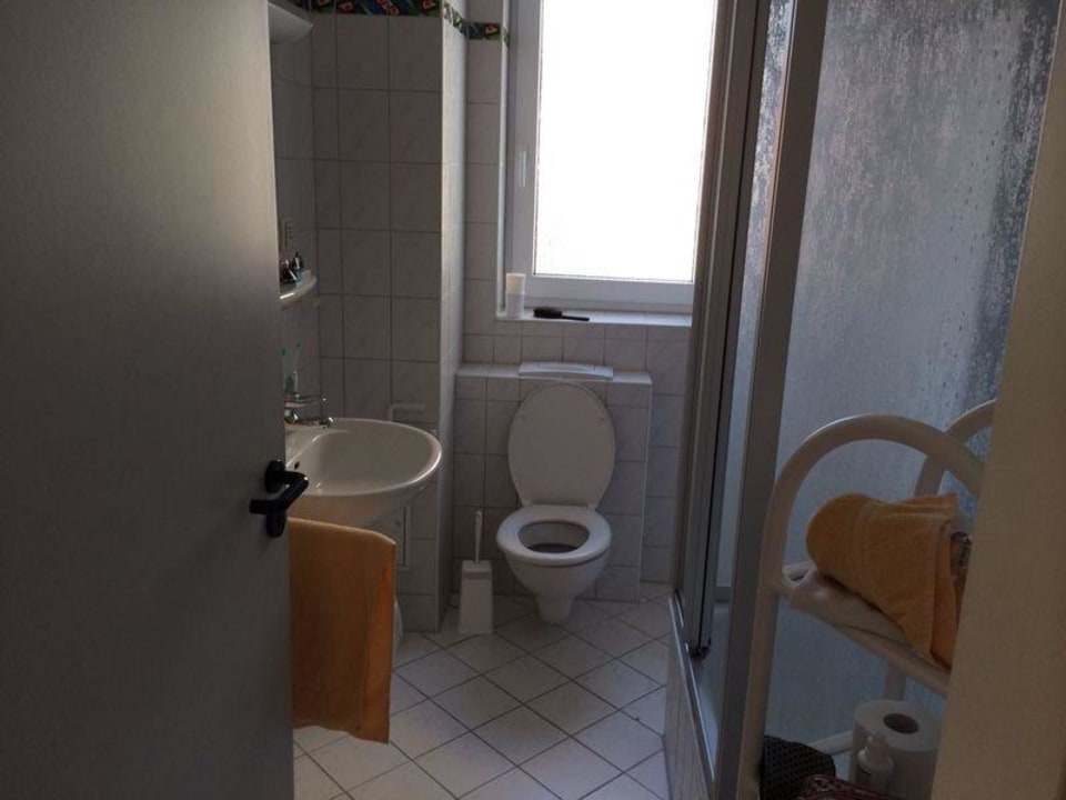 Badezimmer mit Duschwanne Appartmenthaus Strandruh