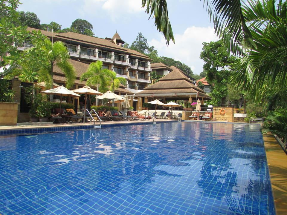 Schöne Poolanlage Avani Ao Nang Cliff Krabi Resort