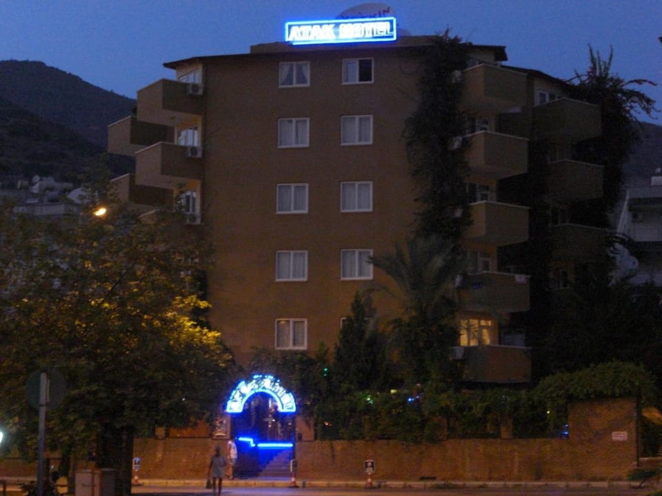 Bei Nacht Atak Apart Hotel