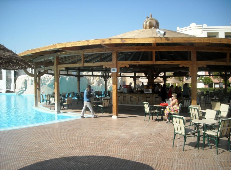 Bar przy basenie Serenity Alpha Beach