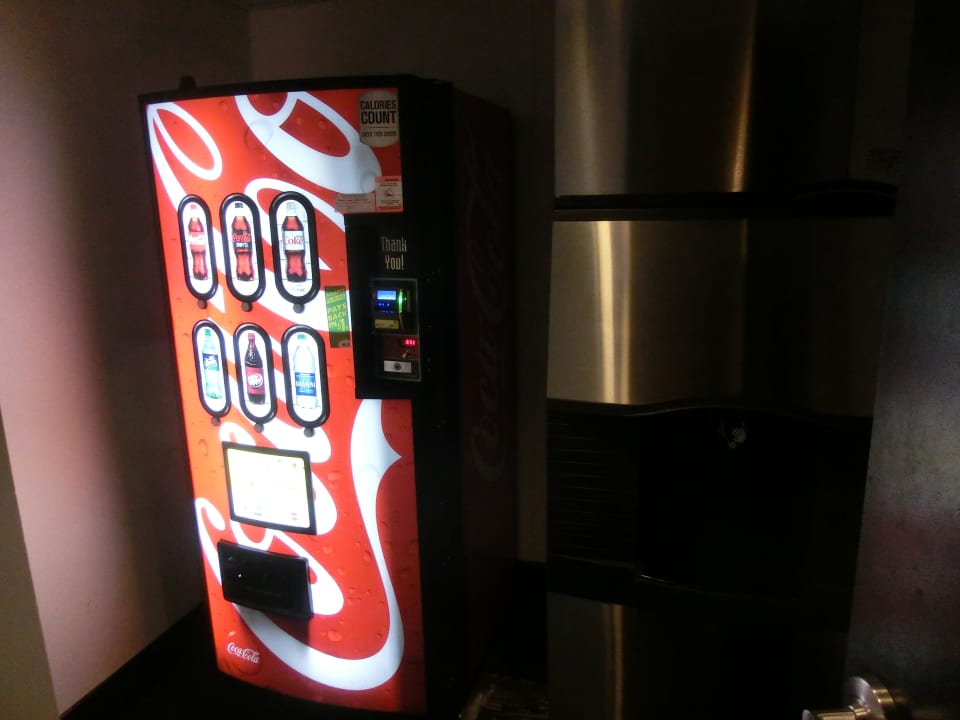 Coke Automat auf dem Flur Virgin Hotels Las Vegas, Curio Collection by Hilton