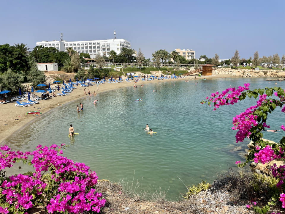 Strand Crystal Springs Beach Hotel