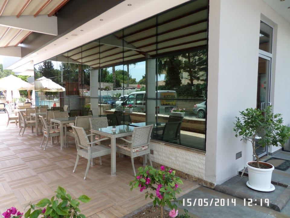 Am Eingang Hatipoglu Beach Hotel