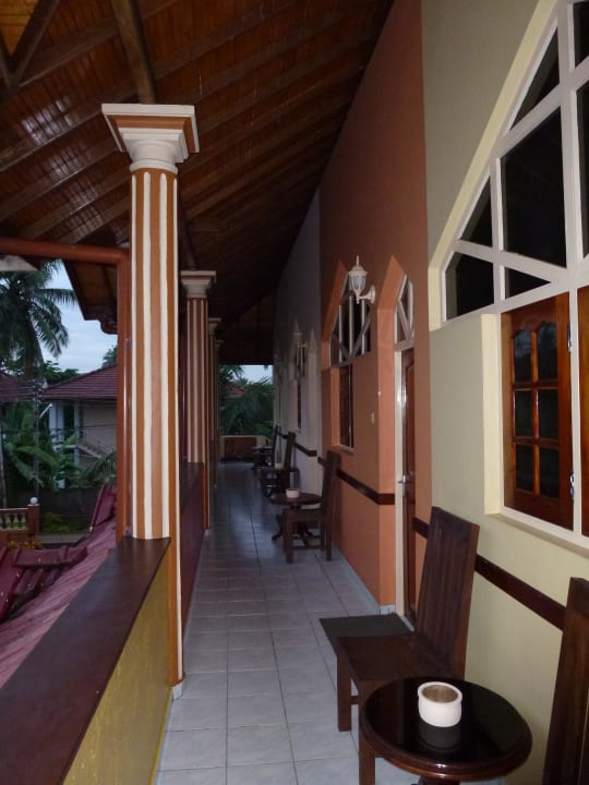 Vor den Zimmern... Paradise Holiday Village