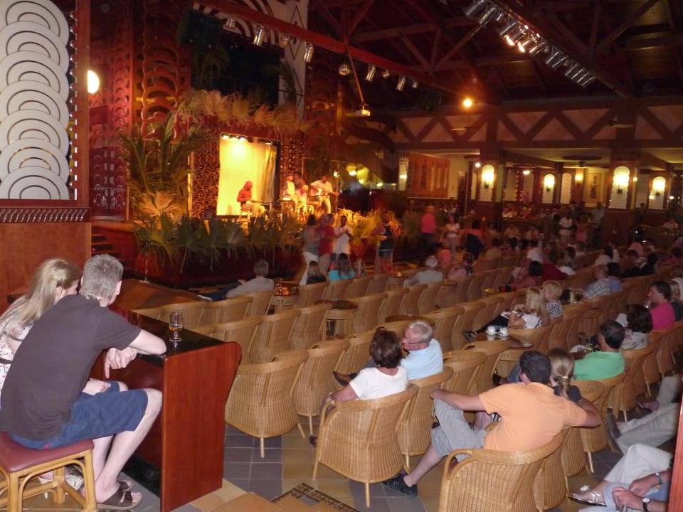 Theater Hotel Riu Karamboa