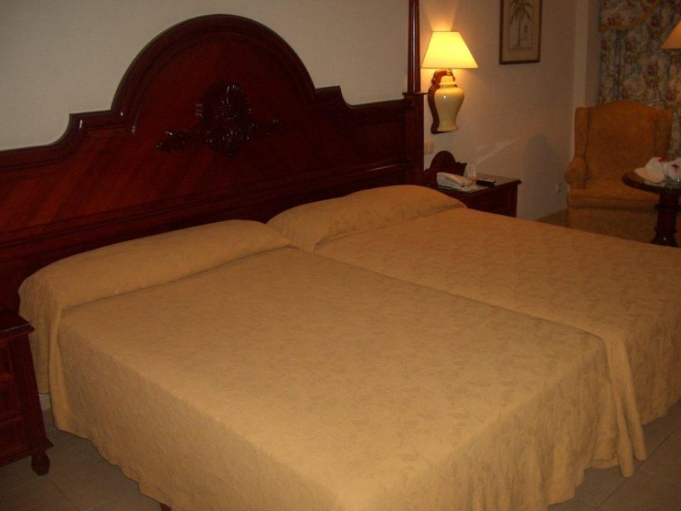 Un gran dormitorio y salon con terraza Hotel Riu Palace Macao - Adults only