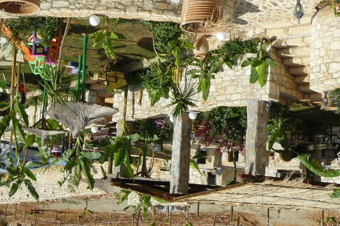 Spielplatz Stone Village Petrino Horio