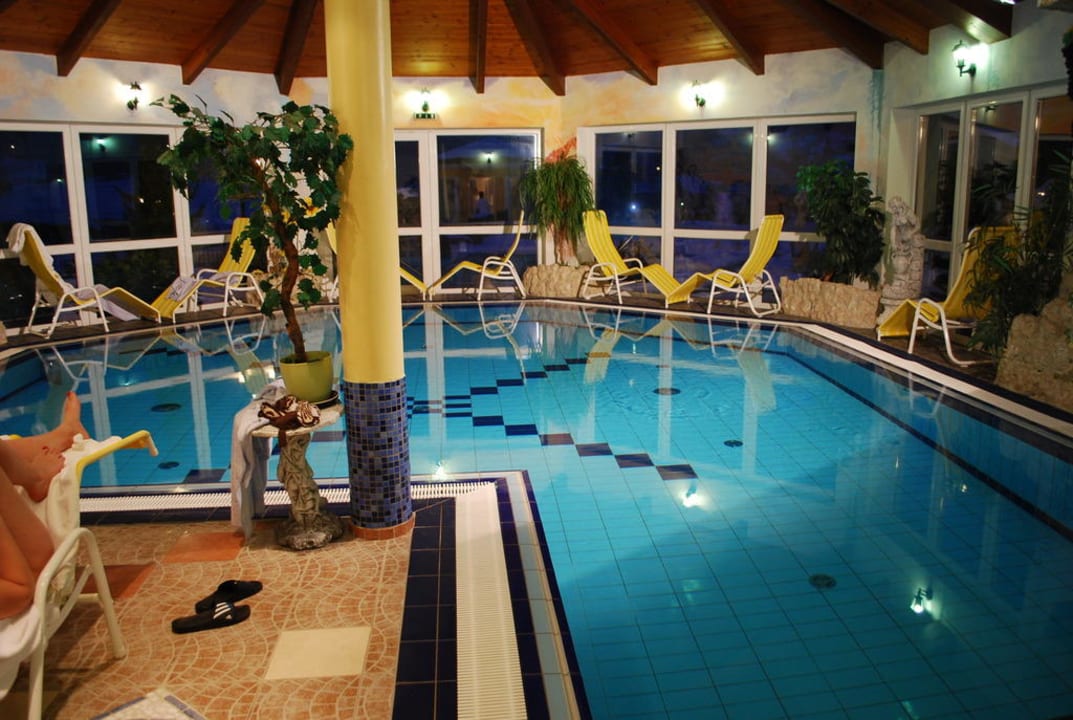 Innenpool Schlössl Hotel Kindl