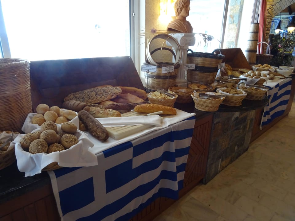 Verschiedenste Brötchen Alexander Beach Hotel & Village Resort