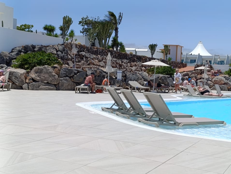Pool Radisson Blu Resort Lanzarote (Adults Only +16)