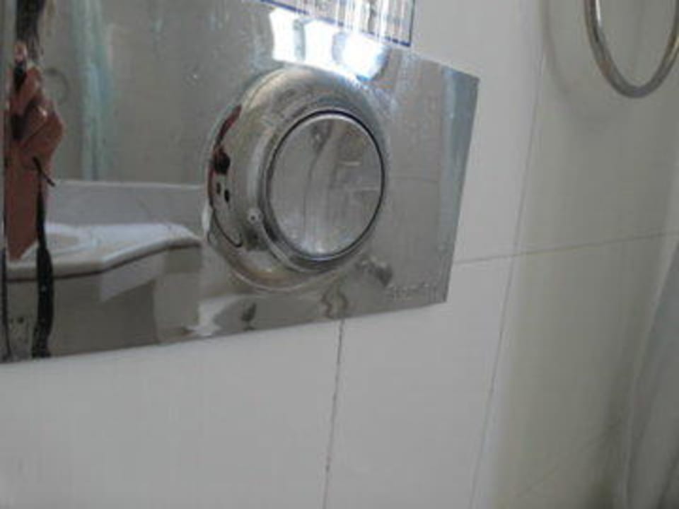 Wasserspüler von der Toilette nie richtig sauber Fodele Beach & Water Park Holiday Resort