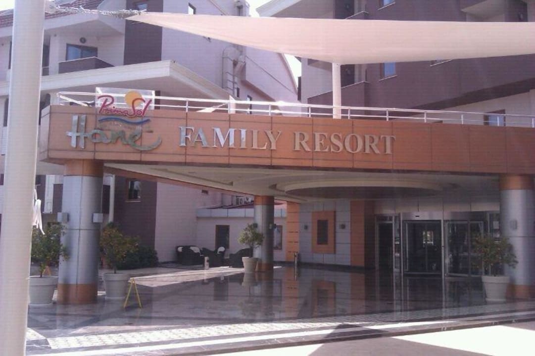 Eingang von aussen Hane Family Resort