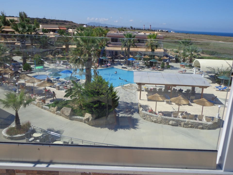 Blick auf den unteren Pool Hotel Kouros Palace