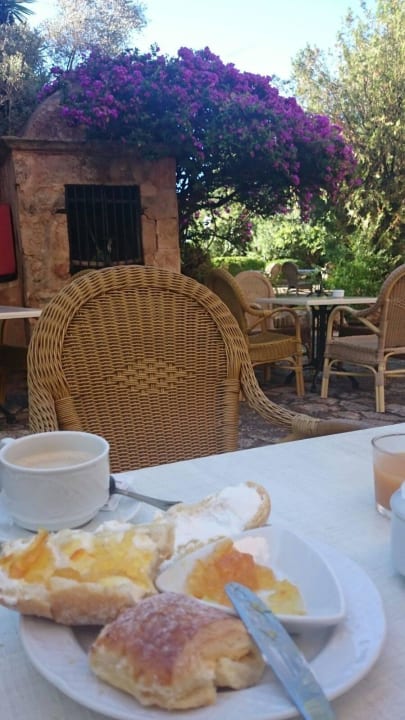 Frühstück auf der Terrasse Petit Hotel Rural Son Jordá