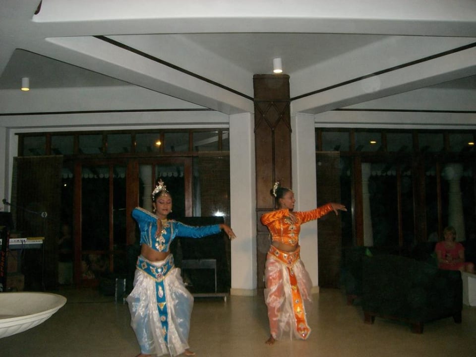 Tänzerinen bei live Musik Tangerine Beach Hotel