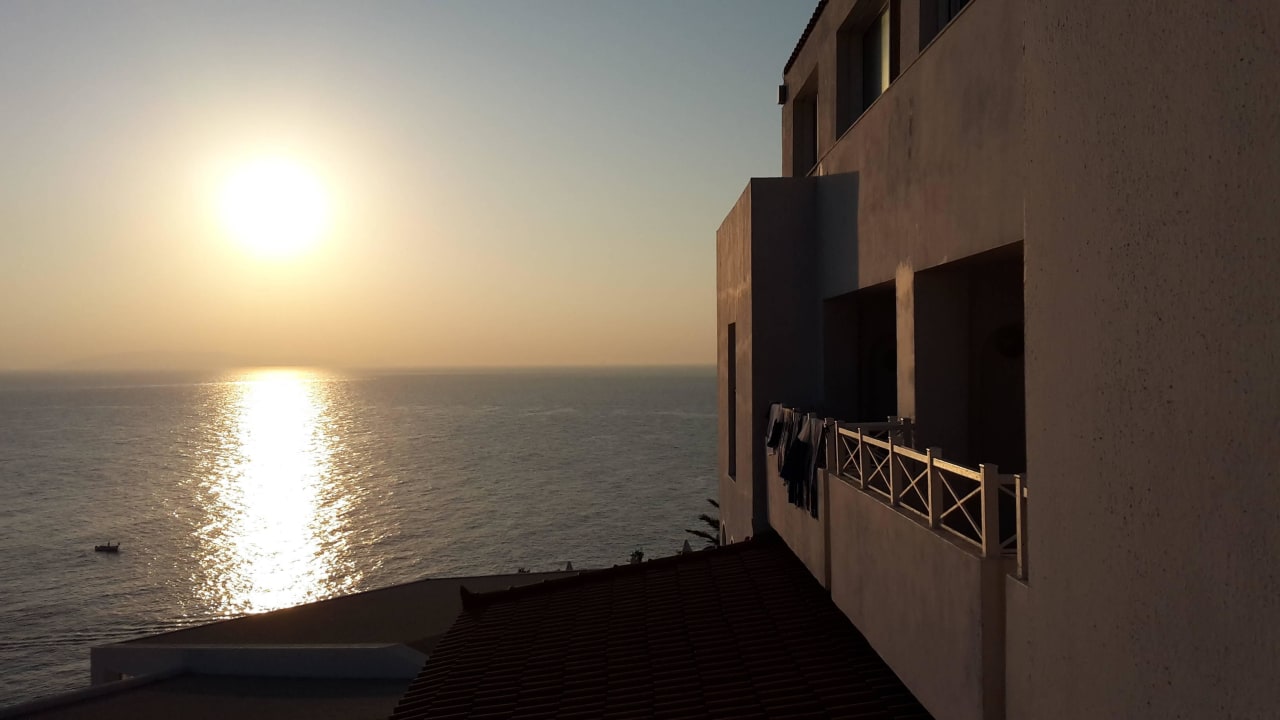 Außenansicht um 6 Uhr früh vom Balkon Peninsula Resort & Spa