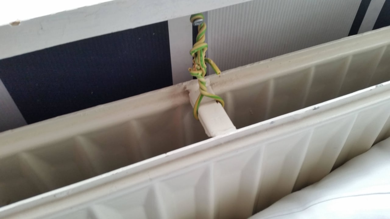 That's the way you hang up a heater  Hotel Flipper