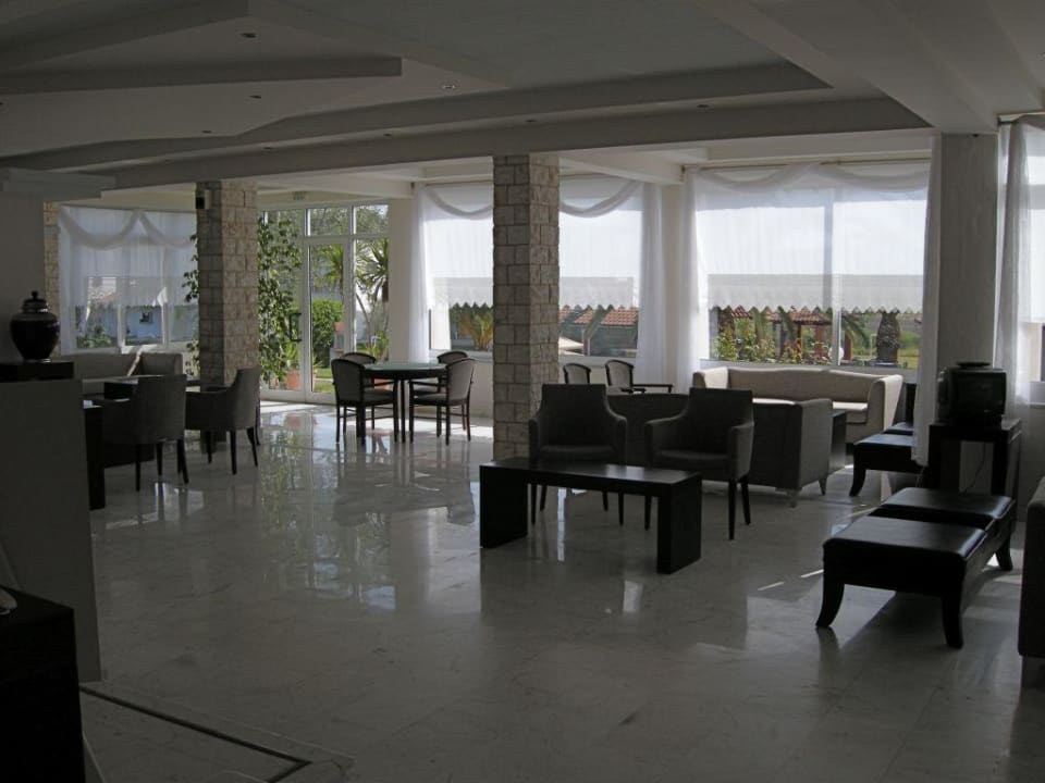 Lobby Iris Hotel