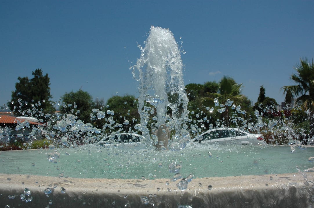 Fontanna przed recepcją Ephesia Holiday Beach Club