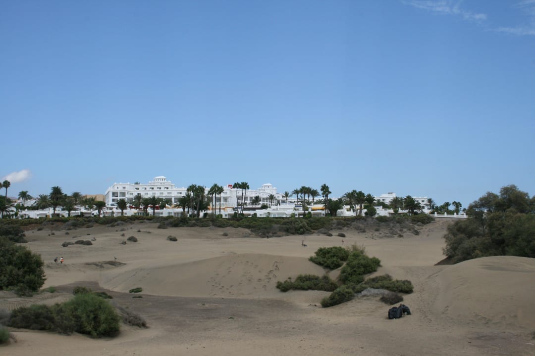 Blick von den Dünen zum Hotel Hotel Riu Palace Maspalomas Adults Only