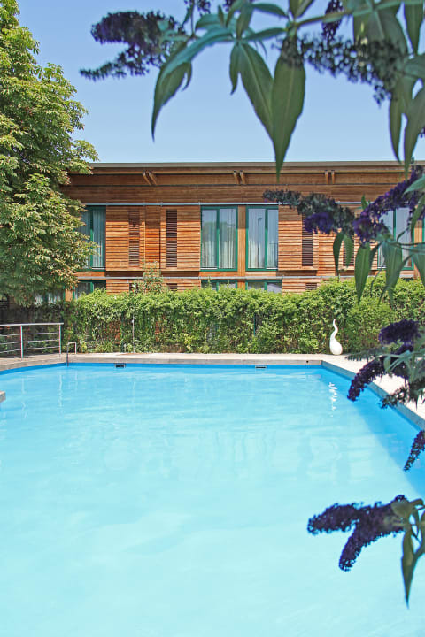 Pool SportScheck Hotel