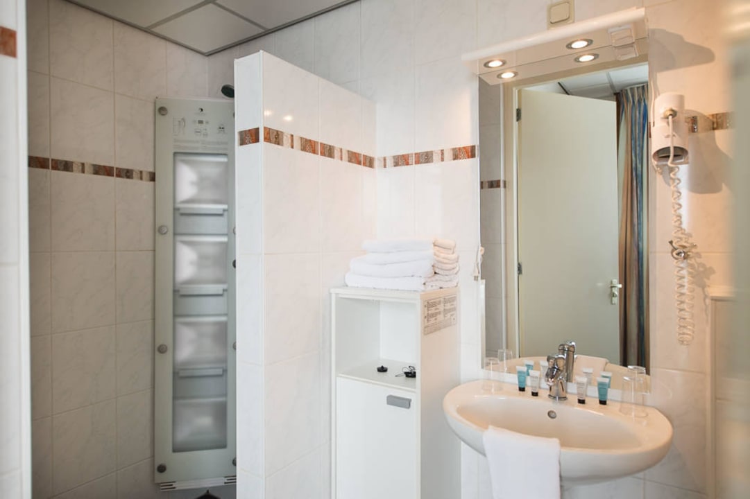 Comfort kamer badkamer Hotel Nes