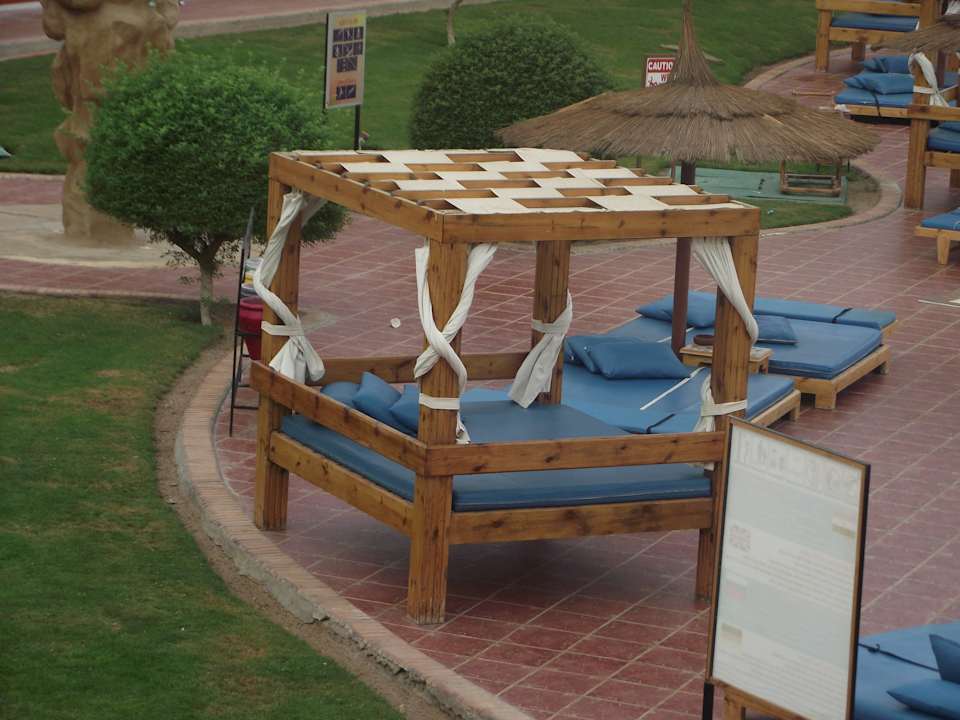 Liegen am Kinderpool Pickalbatros Alf Leila Wa Leila Resort - Neverland Hurghada