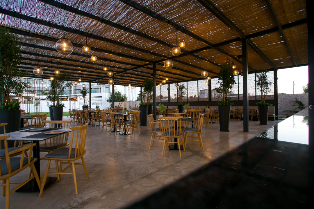 Gastro Crystal Springs Beach Hotel